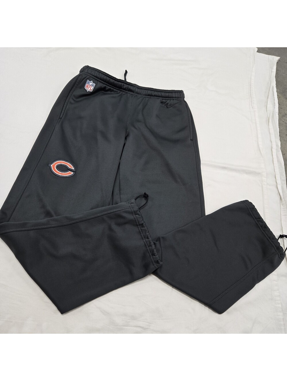EUC Size MEDIUM Nike Chicago Bears Grey Sweatpants Therma Fit Fleece NFL OnField